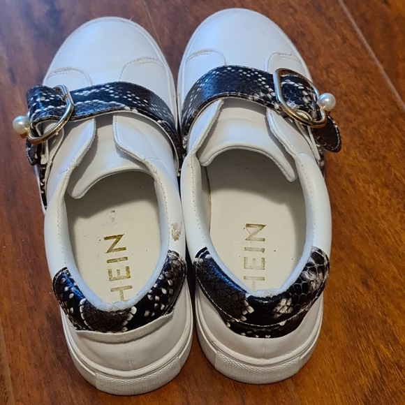 Shein snakeskin belt white sneakers - Picture 3 of 3